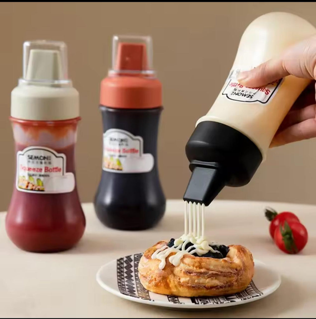 5 Hole Squeeze Sauce Bottle (random colors)